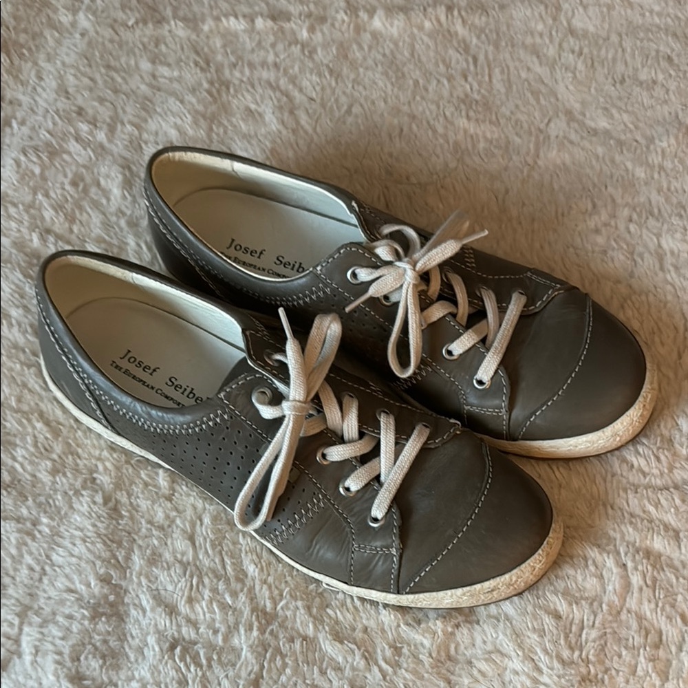 Josef Seibel “Caspian” Sneaker